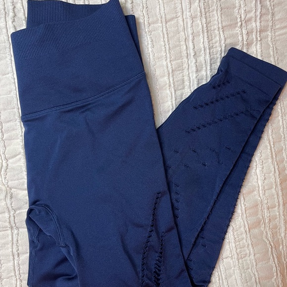 Victoria secret sport Capri leggings with slits in medium - Picture 2 of 15